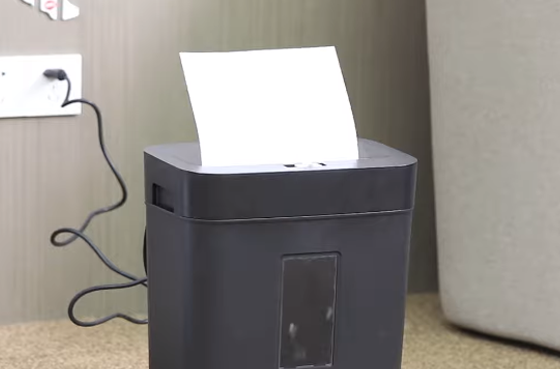 01 Deli ET023 Triturador de papel