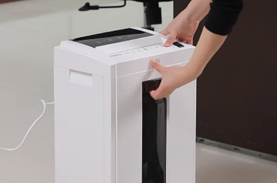 01 Deli ET051 Triturador de papel