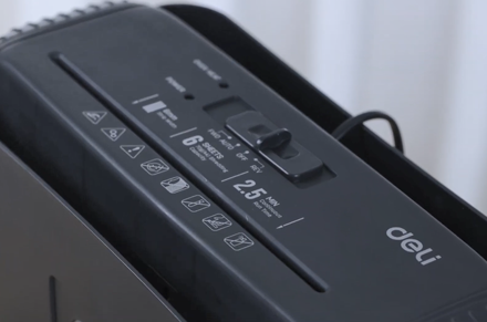 Triturador de papel com corte de tiras Deli ET102SC