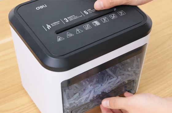 01 Deli ET002 Triturador de papel