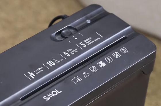 01 Deli ET015 Triturador de papel