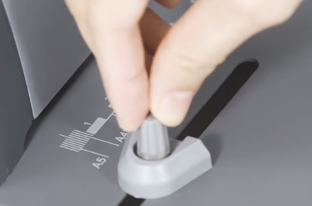 Vídeo de operação da máquina de encadernação de pente Deli 3873